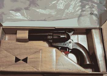 Rewolwer czarnoprochowy Uberti Cattleman kal. 44 lufa 4.75''