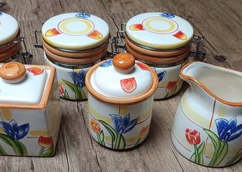 Zestaw ceramicznych kamionkowych pojemników do przechowywania żywności