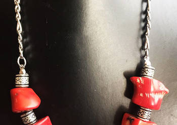 Naszyjnik z korala robaczywki