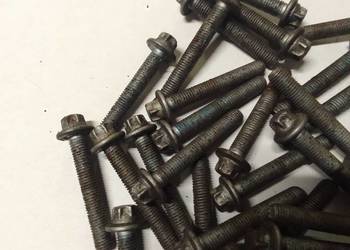 Śruby pokrywy zaworów Mercedes V6,V8 M272/273