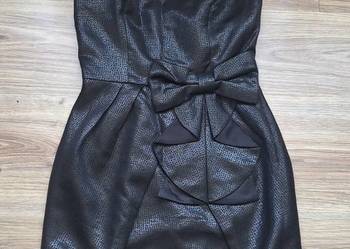 Czarna błyszcząca sukienka imprezowa bez ramiączek classy 40