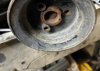 Koło pasowe pompy wspomagania audi 80 passat b4 golf 1.9 tdi 037121031A