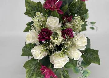 Zestaw dwóch wyjątkowych wiązanek w odcieniach bieli i fuksji Zestaw dwóch wyjątkowych wiązanek w odcieniach bieli i fuksji