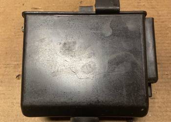 Yamaha FZ 750 obudowa akumulatora B332