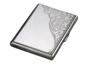 Srebrna Metalowa Papierośnica z Metalowymi Blaszkami w Środku