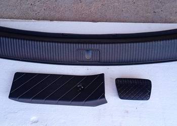 Osłona pasa bagażnika, podstopnica, nakładka pedału hamulca audi Q5 80A.