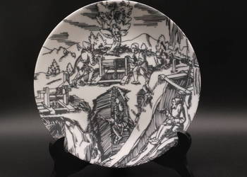 Talerz dekoracyjny z rysunkiem przedstawiającym scenę górniczą.