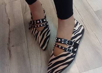 (42) Bogato zdobione baleriny wieczorowe z zapięciem, NOWE