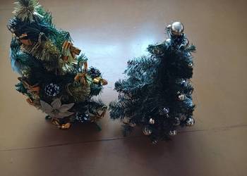 Choinki małe sztuczne na stojakach