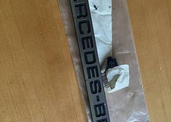 Znaczek Mercedes benzyna