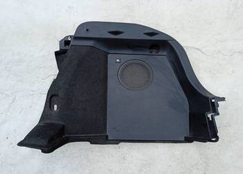 Toyota CH-R boczek bagażnika JBL.