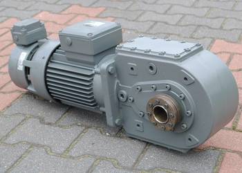 Motoreduktor kątowy 2.2kw. 51obr./min. z hamulcem firmy BAUER