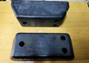 Odbój gumowy dojazdowy 275x105x90 trzy otwory faktura