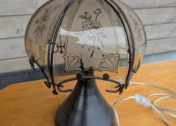 Lampka nocna metalowa z ozdobnym kloszem