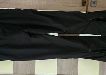 Spodnie męskie ocieplane na gumce z kolekcji Movement session. Kolor czarny