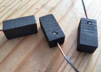 Szczotka 80% grafit 6,2 x 10,4 mm przewód z czoła na środku