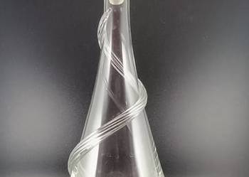 Przepiękna stara, stylowa, designerska karafka w bardzo dobrym stanie. Ze s Przepiękna stara, stylowa, designerska karafka w bardzo dobrym stanie. Ze s