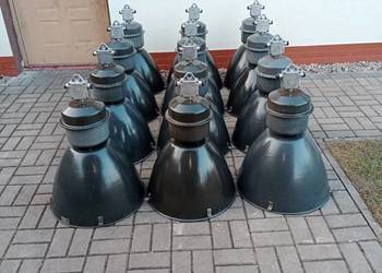 Stare wiszące lampy przemysłowe