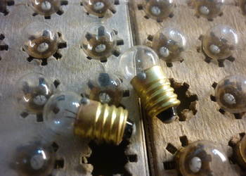 Żarówka 2.5 V 0,2A z trzonkiem E10