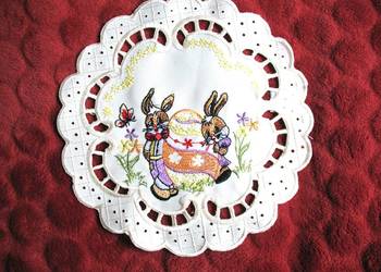 Serwetka świąteczna z zającami i jajkiem _ 19 cm