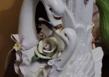 Porcelanowy wazon łabądki