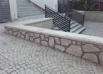 Czapy granitowe