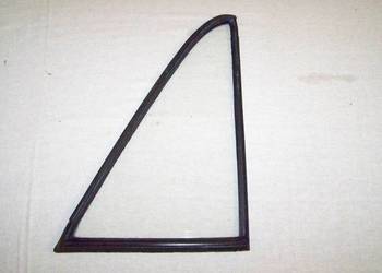 FSO 1500 szyba boczna trójkątna z uszczelką