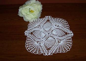 Serwetka z białego kordonka