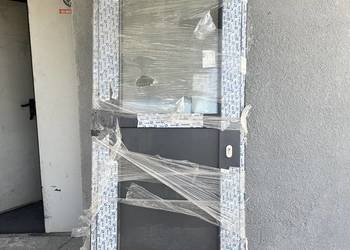 Nowe drzwi wejściowe z zamkiem elektrycznym – OKAZJA!