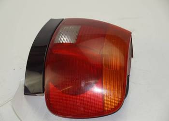 A4      LAMPA PRAWA TYŁ