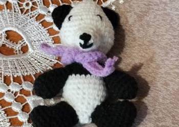 Maskotka panda na szydełku