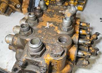 Rozdzielacz Hydrauliczny Case 580 D  580 G 680 K 4 sekcje Rozdzielacz Hydrauliczny Case 580 D  580 G 680 K 4 sekcje