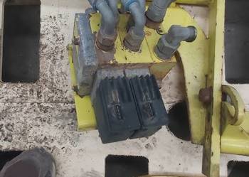 Rozdzielacz DANFOSS hydrauliczny na cewki 157B4911 dwusekcyjny elektryczny