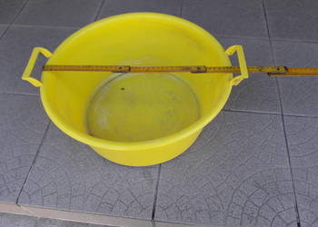 Miednica plastikowa żółta, z uchwytami po bokach, ok. 40 cm
