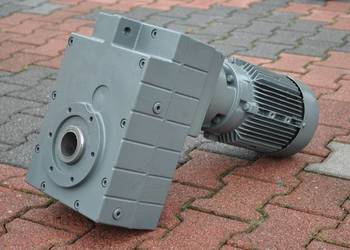 Motoreduktor 3kw. 159obr./min. z hamulcem. LENZE