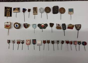Stare odznaki, przypinki, wpinki 37 szt.