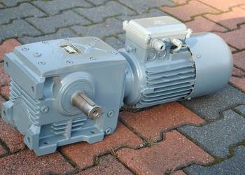 Motoreduktor kątowy 1.5kw. 15obr./min. z hamulcem . NORD