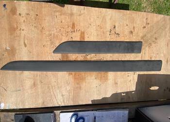 Suzuki Swift listwy drzwiowe 990E068L08000
