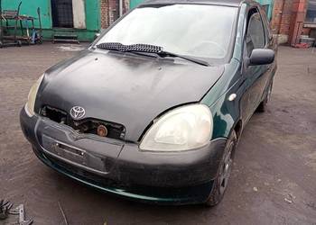 Toyota Yaris I 1,0b lampa przednia, części transport
