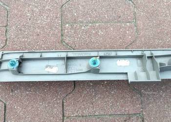 Toyota Yaris II plastik nad szybę prawą tył 3d