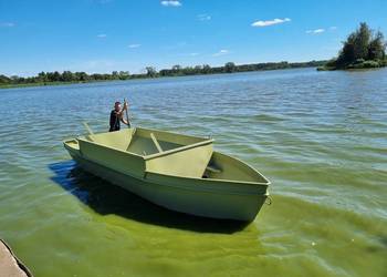 Łódź paszowa samowyładowcza 2500 kg