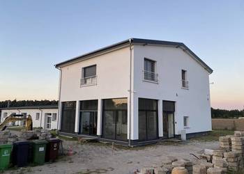 Mieszakania 100m2 i 70m2, hala 200m2, działka 48ha