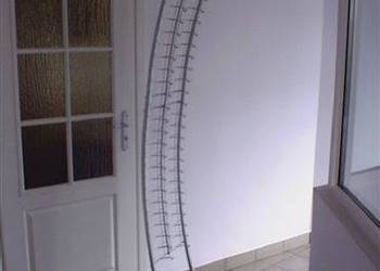 Stojak metalowy na 50 par okularów Banan srebrny