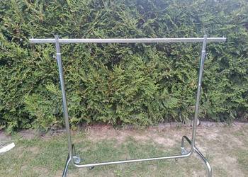 Posiadam stojak na odzież.Na kółkach. Szerokość 150Stojak na odzież stalowy
