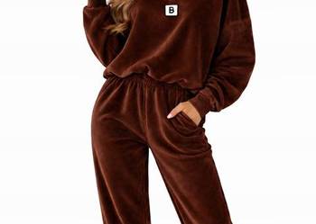 Dres damski welurowy wielokolorowy z długim rękawem i naszywka