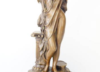 Kobieta przy filarze figura z brązu rzeźba secesja piękna