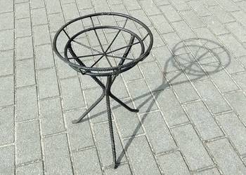 Kwietnik metaloplastyka z prędów solidny PRL design lata 60 70
