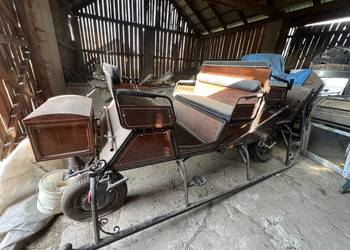 Sanie konne z kołami z hamulcem