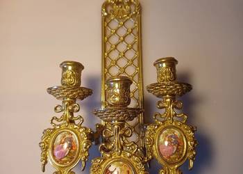 Piękny świecznik mosiężny.