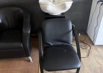 Myjka, dwa fotele fryzjerskie